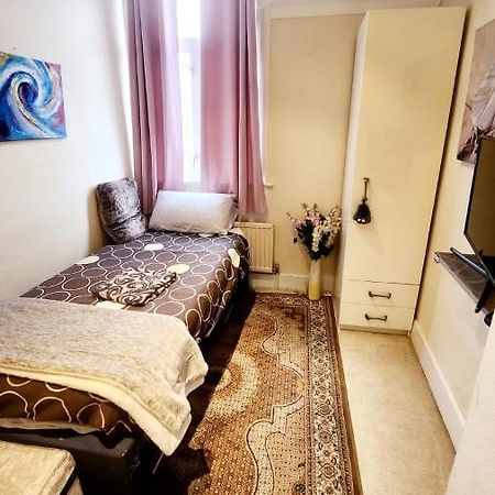 Monalisa Single Room Near Edgware Station Экстерьер фото